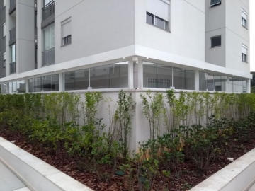 Cobertura e Fechamento de Sacada em Vidro Laminado