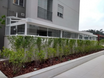 Cobertura e Fechamento de Sacada em Vidro Laminado