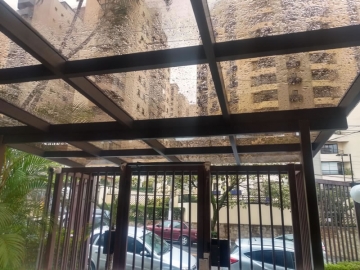 Foto Cobertura em Vidro Laminado Marrom Fixa Entrada de Condomínio