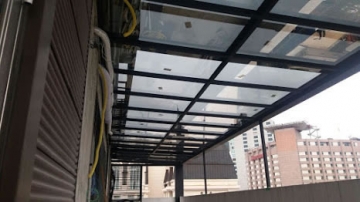 Cobertura em Vidro Laminado Reta Varanda de Prédio