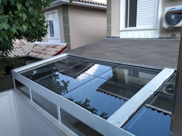 Foto Cobertura em Vidro Laminado Retrátil para Piscina com Fechamento Lateral