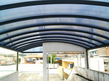 Foto Cobertura em Policarbonato Alveolar Arqueada