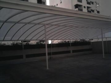 Cobertura em Policarbonato Alveolar Modelo Arqueada