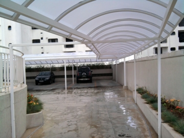 Cobertura em Policarbonato Alveolar Modelo Arqueada