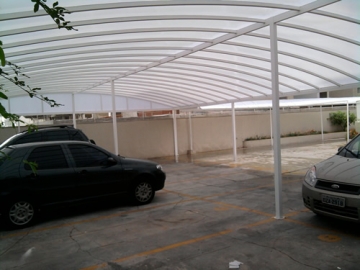 Cobertura em Policarbonato Alveolar Modelo Arqueada