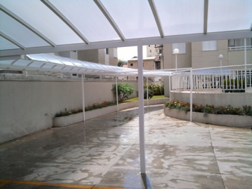 Cobertura em Policarbonato Alveolar Modelo Arqueada