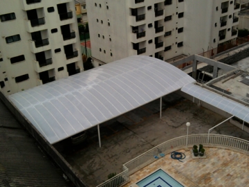 Cobertura em Policarbonato Alveolar Modelo Arqueada