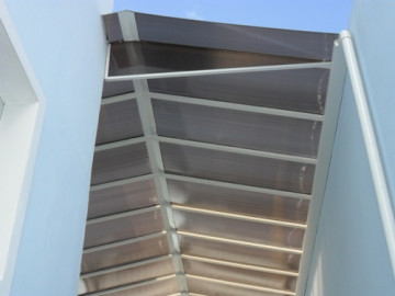 Foto Cobertura em Policarbonato Alveolar Modelo Duas Águas