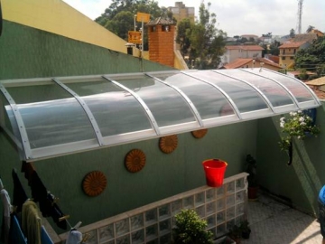 Foto Cobertura em Policarbonato Compacto Fixa