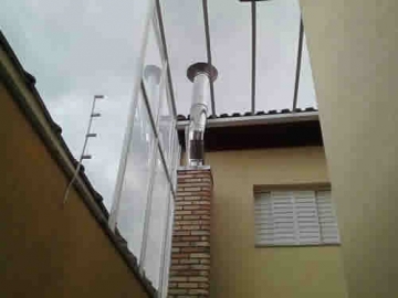 Cobertura em Policarbonato Compacto modelo Reto