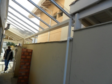 Cobertura em Policarbonato Compacto modelo Reto