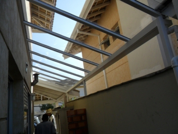 Cobertura em Policarbonato Compacto modelo Reto