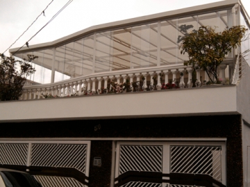 Cobertura em Policarbonato Compacto modelo Reto