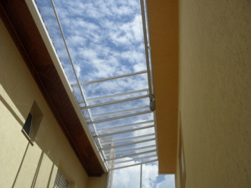 Cobertura em Policarbonato Compacto Retrátil