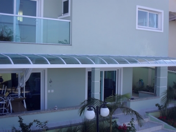 Foto Cobertura em Policarbonato Compacto Semi-Curvo