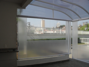 Cobertura em Policarbonato Compacto Modelo Semi-Curva